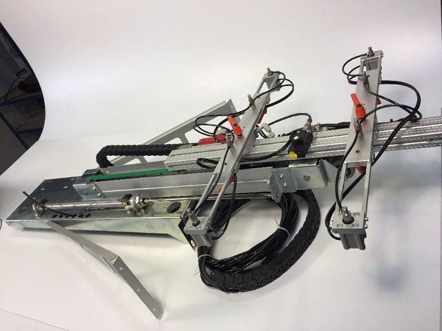 Gripper robot arm pneumatically operated Festo pneumatically operated
