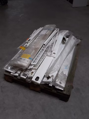 Posten Heizungszubehör diverse Blech Verkleidungen Gitter Seitenbleche Abdeckung