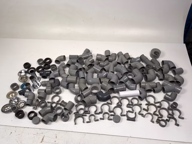 Konvolut Rohrverbinder ca.140 Stück Bindeglieder Kniestücke T-Stücke Schellen