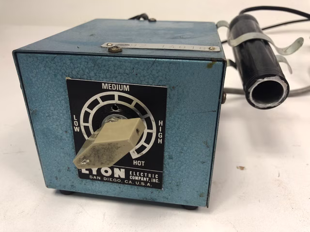 Lyon 950-71 Egg Inspection Lamp Egg Candler 25 Watt without light source