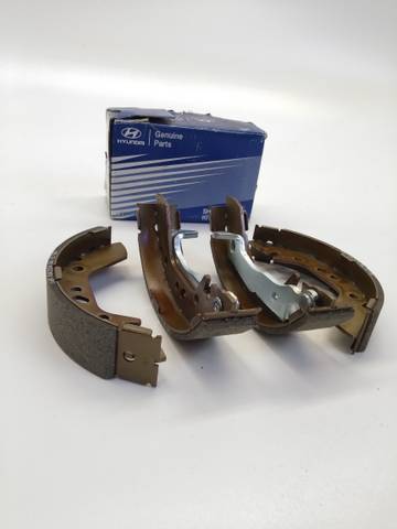 Genuine Parts Original Hyundai Brake Shoes 5830525A00 Brake Brake Shoe Set