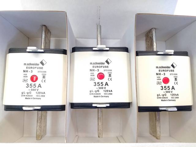 3 pieces Schneider 373335 NH fuse fuse insert 355A 500V