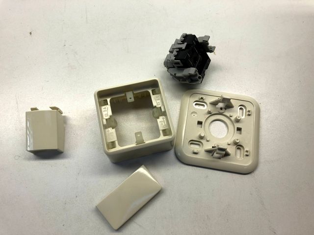 Mounting plate and adapter series switch with base plate Gira 010510