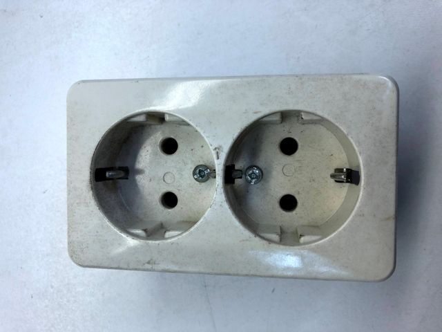 Gira 078911 Schuko Socket Surface-Mounted 3-Gang Pure White
