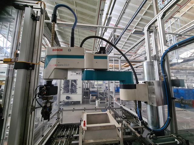 Bosch Turbo Scara SR8 Robot Industrial Robot Handling Robot + IQ200 Control Unit