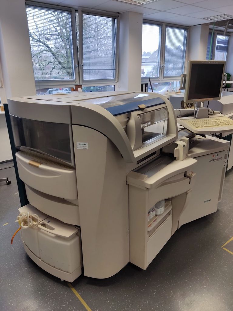 Siemens ADVIA Centaur XP Analysesystem Siemens ADVIA Centaur XP Analysesystem Vorderansicht