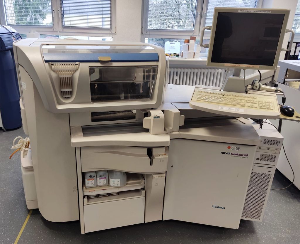 Siemens ADVIA Centaur XP Analysesystem mit Acridiniumester-Immunoassay-Technologie Siemens ADVIA Centaur XP Analysesystem mit Acridiniumester-Immunoassay-Technologie