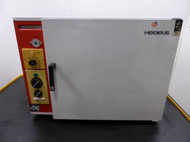 Инкубатор Heraeus B 5042, шкаф для прогрева, сушильная печь