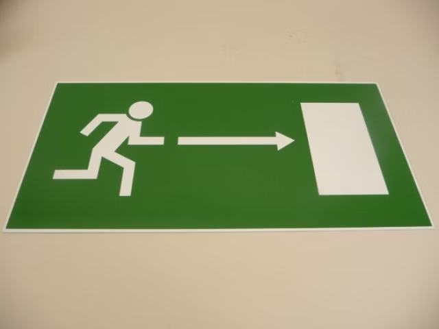 Schild Notausgang Fluchtweg Pfeil rechts 42x21cm