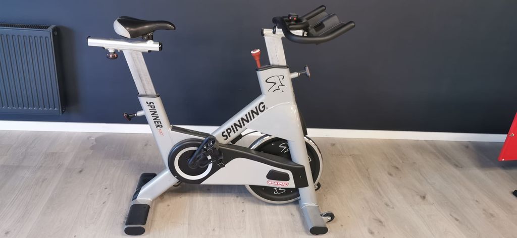 Star Trac Spinner NXT Fitnessrad Star Trac Spinner NXT Fitnessrad Seitenansicht