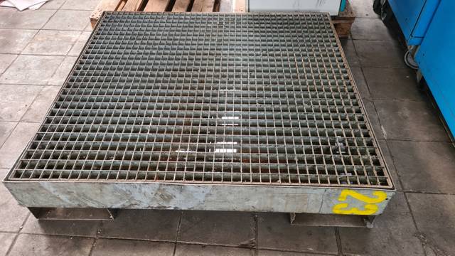 P&D Containment Basin Oil Containment Basin Oil Basin 134 x 125 x 25 cm