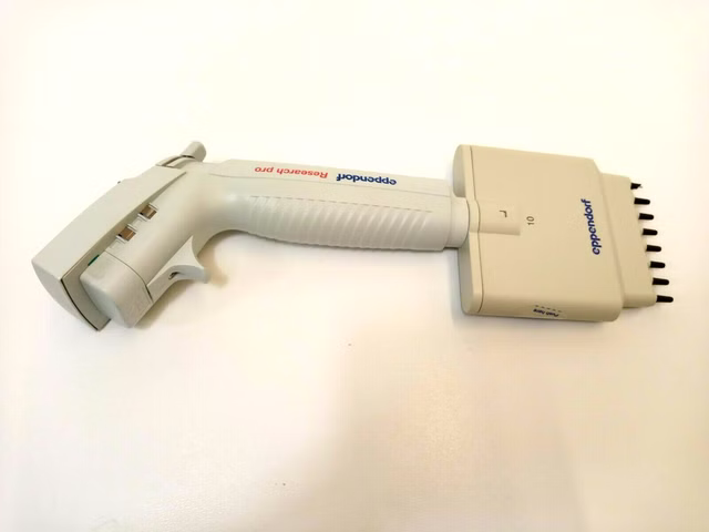 Eppendorf Research Pro 0,5-10 µl 8 Kanal Pipette autoklavierbar Mehrkanal 10