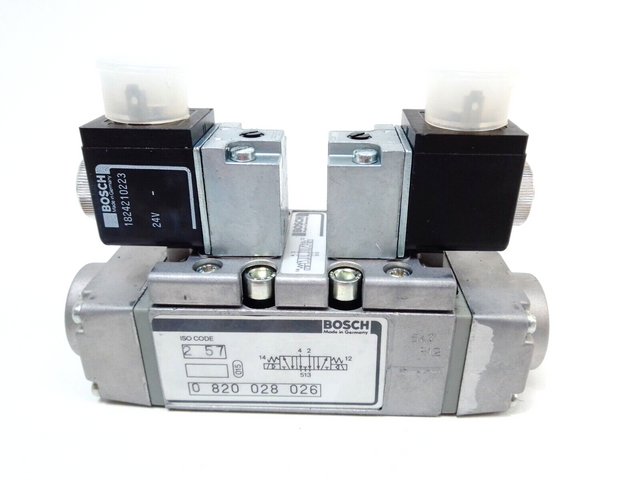 Bosch 0 820 028 026 Directional Valve with Sensor 1 824 210 223. 0820028026, 1824210223