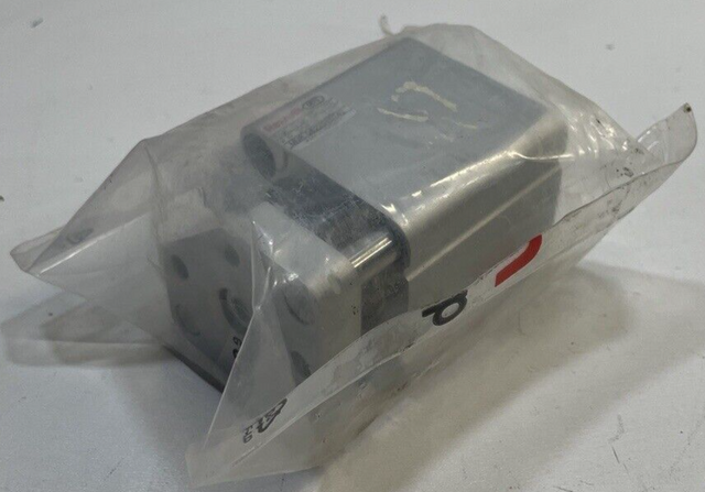 Rexroth 0822010742 Short Stroke Cylinder 0 822 010 742 Cylinder Ø 32 Stroke: 15