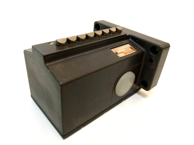 Balluff BNS 519-D8-D12-100-10 Row Limit Switch Cam Limit Switch DIN 43697
