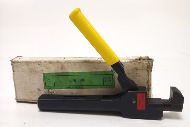 Amphenol Tuchel Nr Fa 0500 Crimpzange Zange aus 1989 Antik FA0500