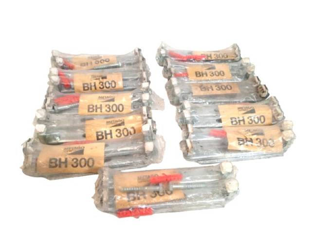 11 Pairs of Metago BH300 Heating Carrier Wall Rails, Carrier Rails, Heating Rails
