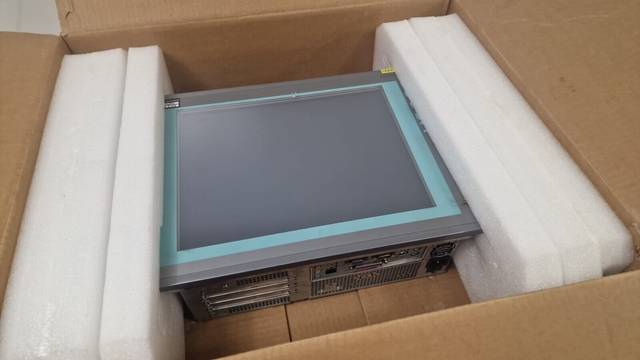 Siemens 6AV7822-0AA10-0AC0 SIMATIC PANEL PC 577 15" TOUCH  6AV7 822-0AA10-0AC0