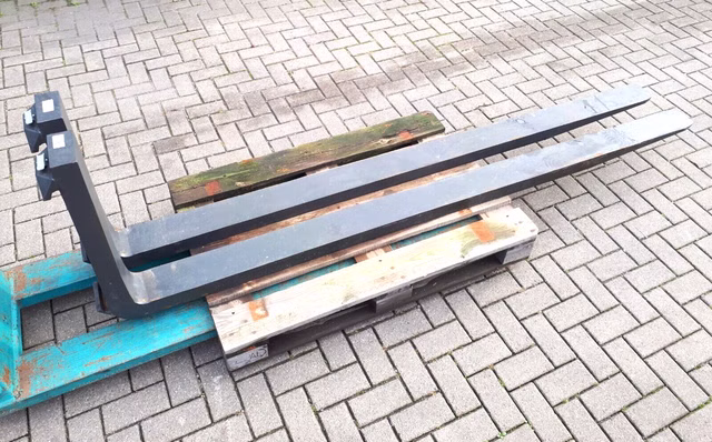 2 Stück Vetter Industrie Gabelzinken Querschnitt 130x60 Gesamtlände 2400