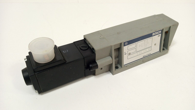 Bosch 0820016028 Directional Valve incl. 1 827 414 040 Connection 24V