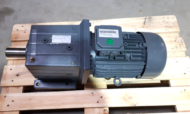 Мотор-редуктор Lenze GST09-2M VBR 132C22 GST09-2MVBR132C22MHEMAXX132-22C1C