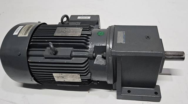 محرك جير ستوبر K21V132M4 7.5 kW محرك جير