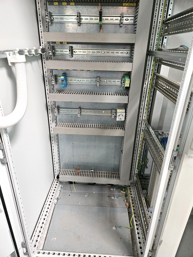 Rittal Schaltschrank Hauptschalter und Innenleben