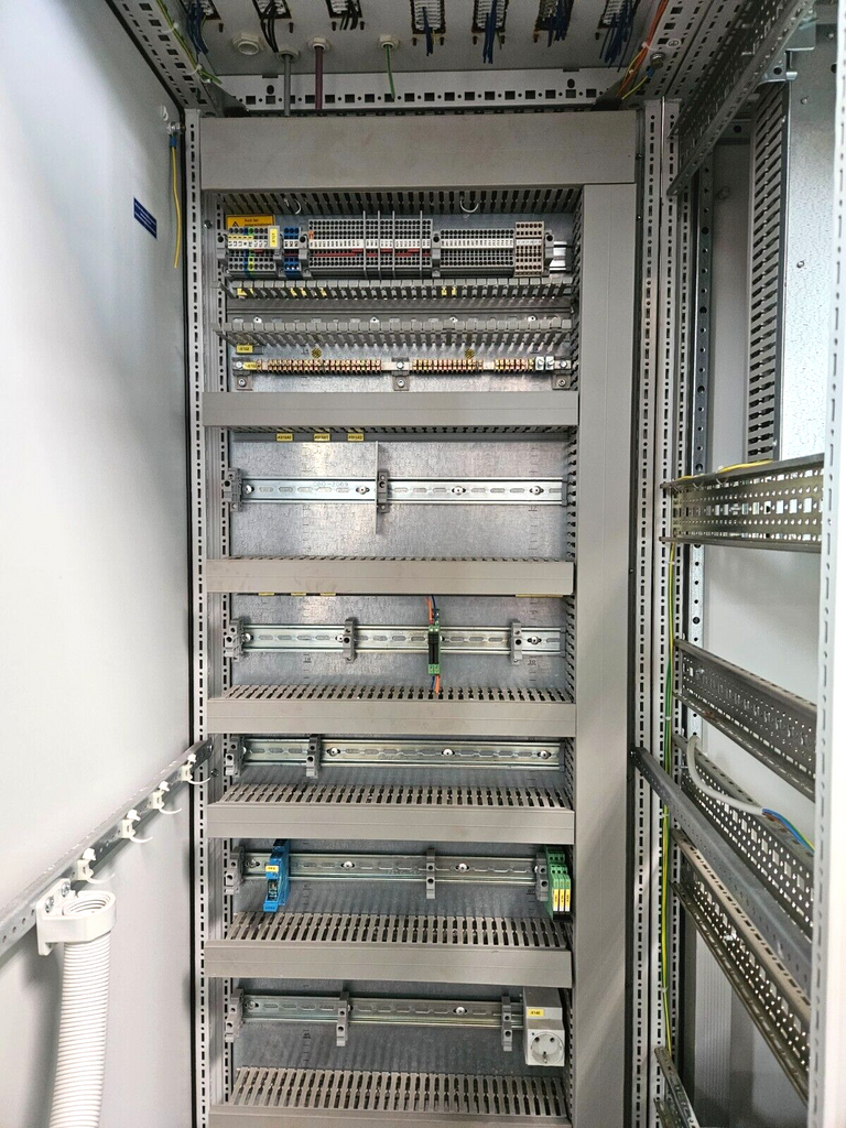 Rittal Schaltschrank Anreih-System mit Hauptschalter
