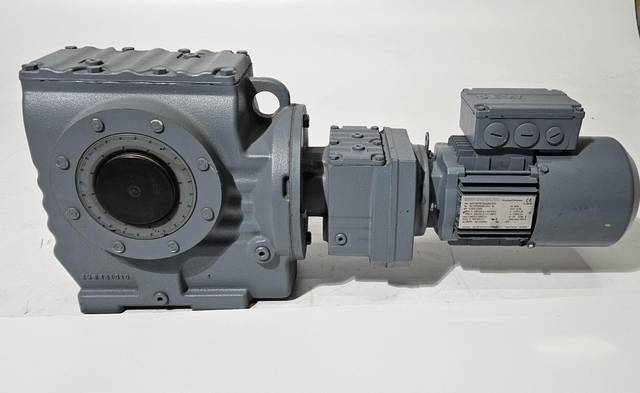 SEW SA77 R37/DT71D4/BMG/TH محرك تروس لولبي 0.37 kW محرك تروس محرك