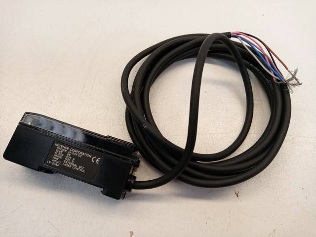 Keyence LV-21AP Measuring Amplifier Main Unit LV21AP PNP LV 21AP Sensor Amplifier
