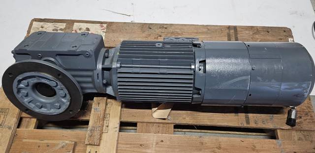 محرك تروس SEW Eurodrive KHF67/R DV132S4/BMG/TH/VR/AV1H 5.5 kW