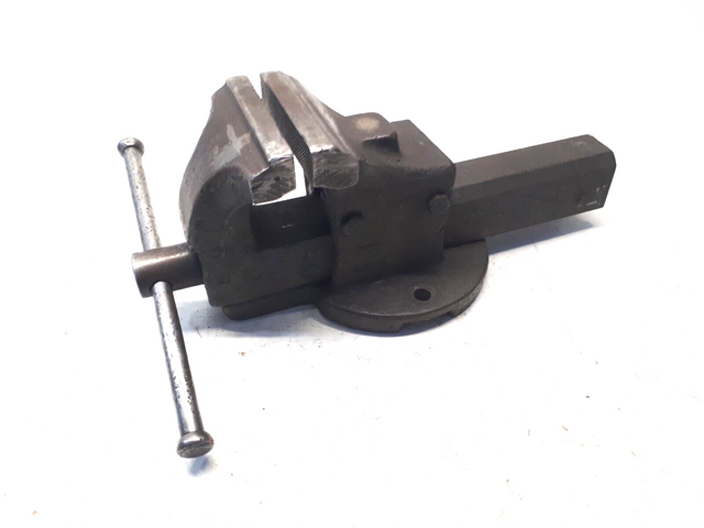 Тяжёлые промышленные тиски, ширина зажима ок. 220mm, ширина губок 150mm