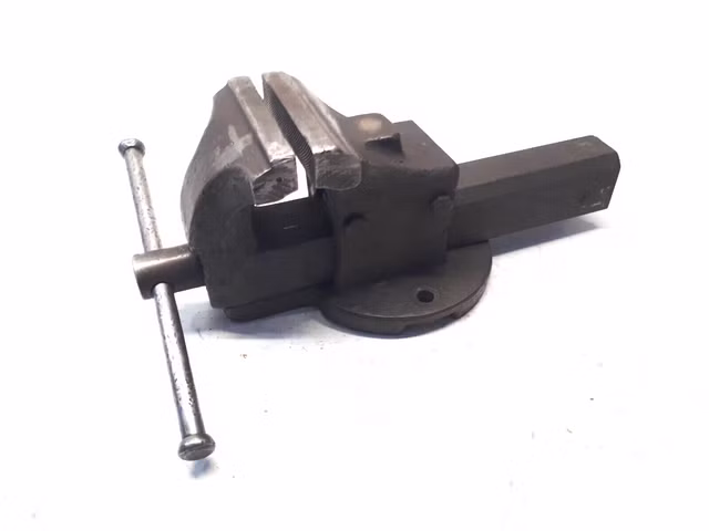 Schwerer Industrie- Schraubstock Spannweite ca. 220mm Backenweite 150mm