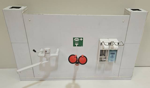 Laboratory media wall eye wash station emergency eye shower disinfectant dispenser