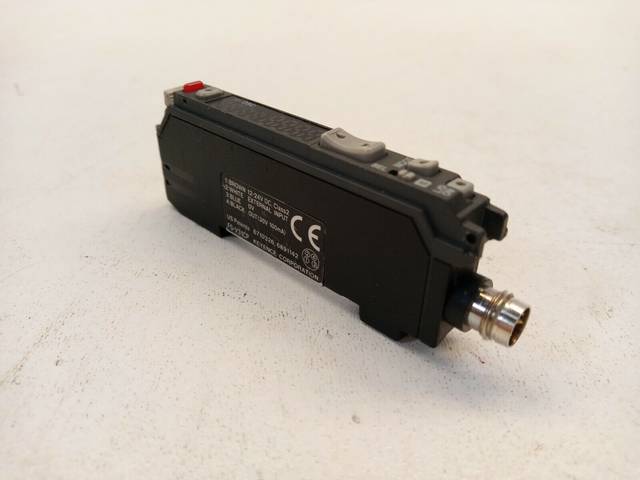 Оптоволоконный усилитель Keyence FS-V31CP с разъёмом M8, главный блок PNP
