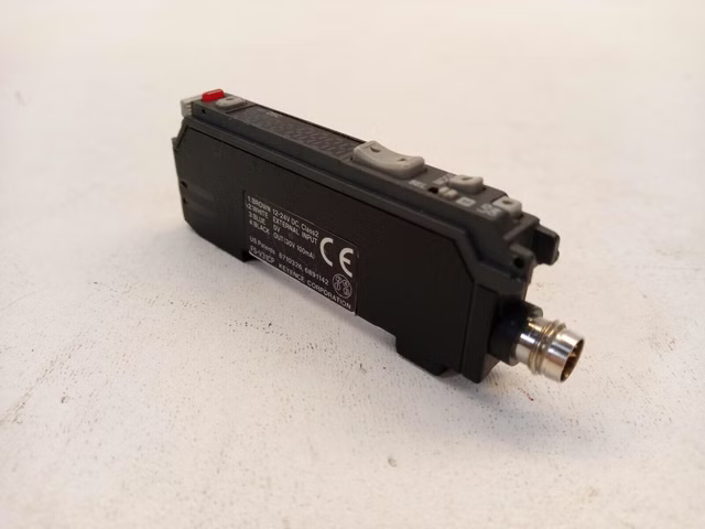 Keyence FS-V31CP Lichtleiter Messverstärker, mit M8 Stecker, Haupteinheit PNP