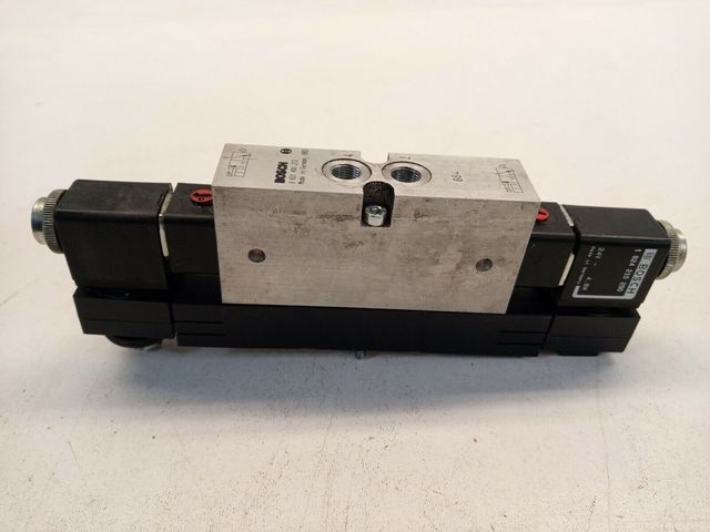 Bosch 0821400272 pneumatic solenoid valve with 2x 1824210290, valve, 24V, 4.8W