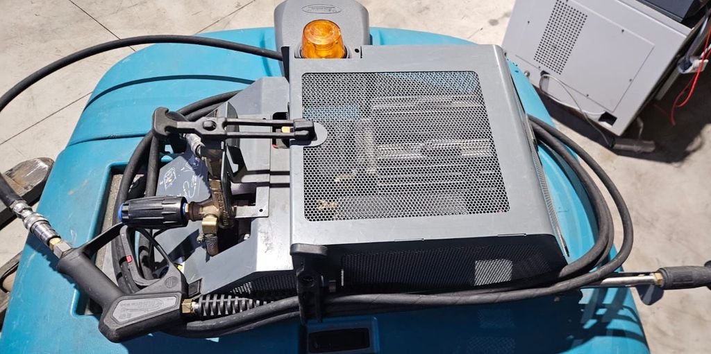 Akkubetriebene Tennant M17 Kehrmaschine für Industrieeinsatz