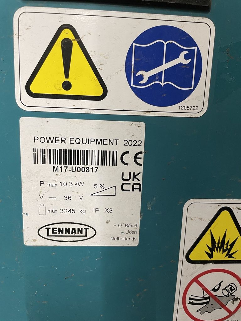 Tennant M17 Aufsitz-Scheuersaugmaschine