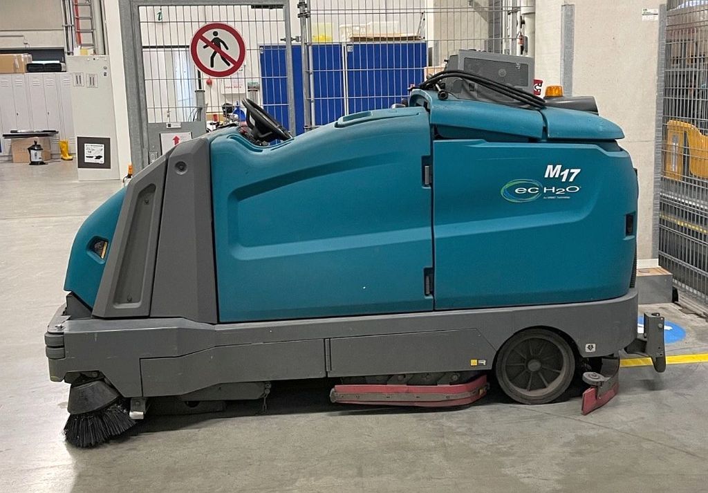 Tennant M17 Aufsitz-Scheuersaugmaschine Kehrmaschine