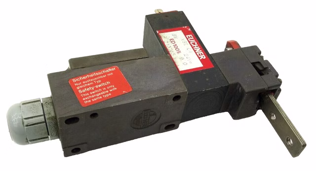 Euchner VSE 04 Sicherheitsschalter Schalter Safety Switch 213715 | VSE04
