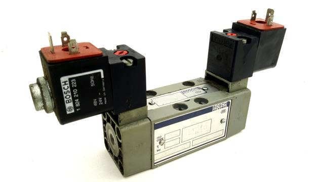 Bosch Pneumatic Valve 0 820 024 502 Directional Valve Valve Solenoid 0820024502
