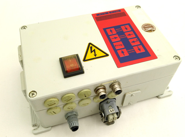 UPAS T1-24V/2xB4/65.1 Блок управления 230V 1380VA Шкаф управления IP54 P476909 Электропитание