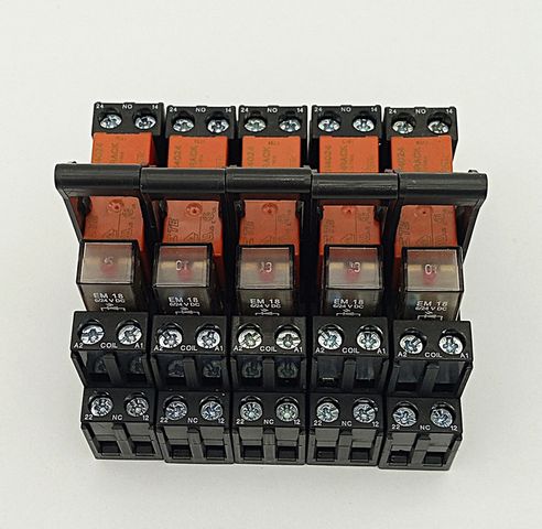 5x Siemens مرحل مع قاعدة توصيل LZS RT78725 ‏24VDC