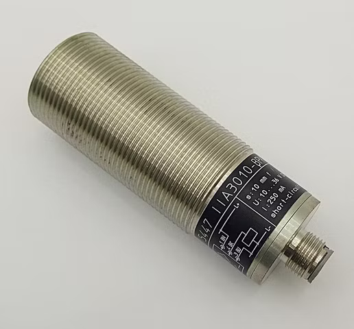 Logo ohne GmbH Induktiver Näherungsschalter IA3010-BPKG/US Sensor 10–36V DC 250mA M30 Gewinde