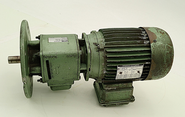 Электродвигатель Simpatrol с редуктором 0.55 kW M80 A4 Lenze Type 14.800.08.12.4
