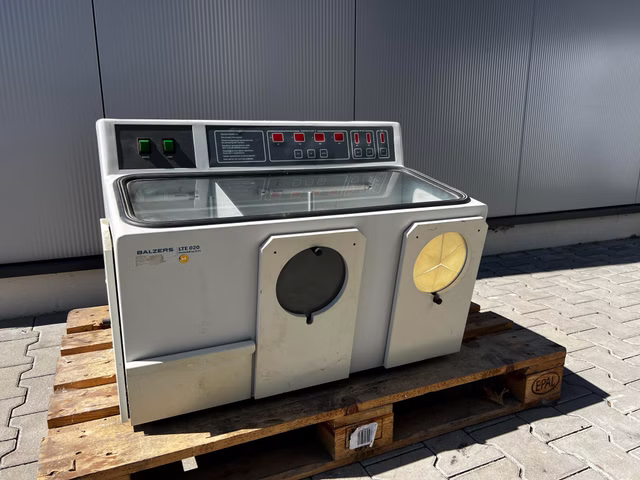 BALZERS LTE 020 – Probenstation Temperierkammer Kammer