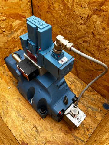 Блок сервоклапана Moog D665-5703 и D661-5623C