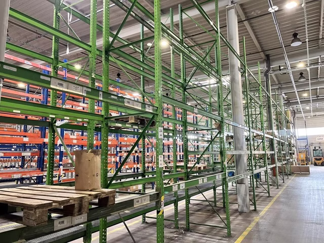 2,7m Palettenregal GEHRING 2700mm Feld 8000kg 4,85-5,35m Höhe 3 Ebenen