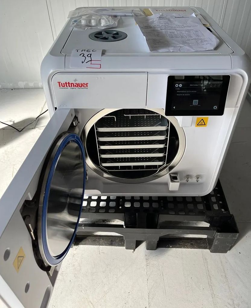 Tuttnauer T-Edge 11 Autoklav 27 Liter Innenansicht Tuttnauer T-Edge 11 Autoklav 27 Liter Innenansicht